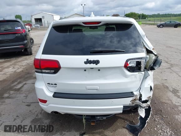 ✅ 2015 Jeep Grand Cherokee Laredo • VIN: 1C4RJFAG4FC924001 • Лот: 42310622. Опубликован ранее на IAAI с пробегом 100 845 миль. Бесплатный доступ к архиву аукционных продаж из США и подробный отчёт об истории автомобиля на DreamBid. Изображение 16.