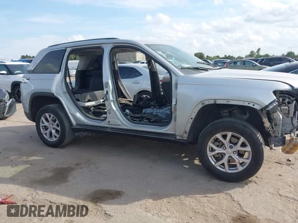 ✅ 2022 Jeep Grand Cherokee Limited • VIN: 1C4RJHBG1N8569817 • Lot: 43527816. Wystawiony na IAAI z przebiegiem Nie podano. Bezpłatny archiwum sprzedaży aukcyjnych z USA i szczegółowy raport historii pojazdu na DreamBid. Zdjęcie 13.