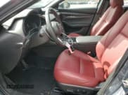 ✅ 2025 Mazda 3 S Carbon Edition • VIN: JM1BPBLMXS1754731 • Лот: 52885525. Опубликован ранее на Copart с пробегом 4 100 миль. Бесплатный доступ к архиву аукционных продаж из США и подробный отчёт об истории автомобиля на DreamBid. Изображение 7.