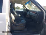 ✅ 2011 Chevrolet Suburban LT • VIN: 1GNSKJE30BR208994 • Lot: 43551916. Wystawiony na IAAI z przebiegiem 239 030 mil. Bezpłatny archiwum sprzedaży aukcyjnych z USA i szczegółowy raport historii pojazdu na DreamBid. Zdjęcie 5.