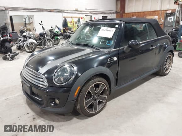 ✅ 2015 MINI Convertible • VIN: WMWZN3C56FT862631 • Lot: 43458065. Wystawiony na IAAI z przebiegiem 98 590 mil. Bezpłatny archiwum sprzedaży aukcyjnych z USA i szczegółowy raport historii pojazdu na DreamBid. Zdjęcie 17.
