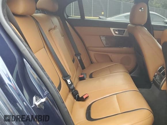 ✅ 2013 Jaguar XF V6 AWD • VIN: SAJWJ0EF8D8S91165 • Лот: 85130005. Опубликован ранее на Copart с пробегом 148 748 миль. Бесплатный доступ к архиву аукционных продаж из США и подробный отчёт об истории автомобиля на DreamBid. Изображение 10.