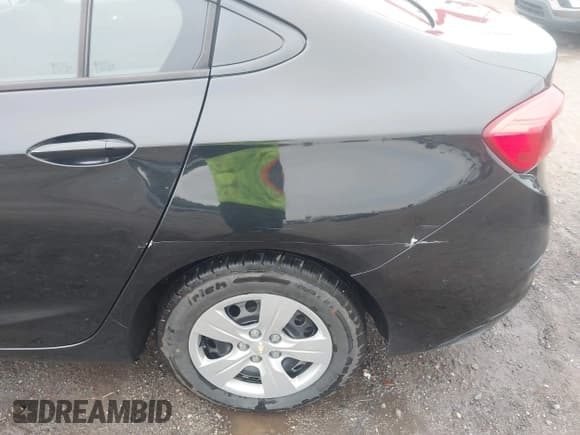 ✅ 2018 Chevrolet Cruze LS • VIN: 1G1BB5SM4J7116996 • Lot: 43534133. Listed on IAAI with 204,194 mi. Free auction sales archive from the USA and detailed vehicle history report at DreamBid. Image 20.