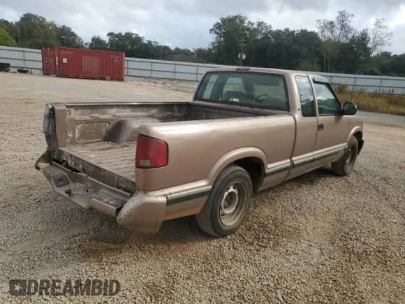 1996 Chevrolet S-10 LS с VIN 1GCCS19X0T8230365, выставлен на аукционе Copart как лот 73226094 с пробегом 194 758 миль миль и Списание • Salvage title. История ставок и продаж доступна на DreamBid. Изображение 3.