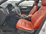 ✅ 2019 Volvo XC40 Momentum • VIN: YV4162XZ4K2009761 • Лот: 94193765. Опубликован ранее на Copart с пробегом 56 059 миль. Бесплатный доступ к архиву аукционных продаж из США и подробный отчёт об истории автомобиля на DreamBid. Изображение 7.