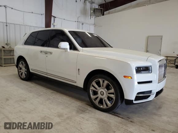 ✅ 2021 Rolls-Royce Cullinan • VIN: SLATV4C06MU205071 • Lot: 54713365. Wystawiony na Copart z przebiegiem 13 088 mil. Bezpłatny archiwum sprzedaży aukcyjnych z USA i szczegółowy raport historii pojazdu na DreamBid. Zdjęcie 4.