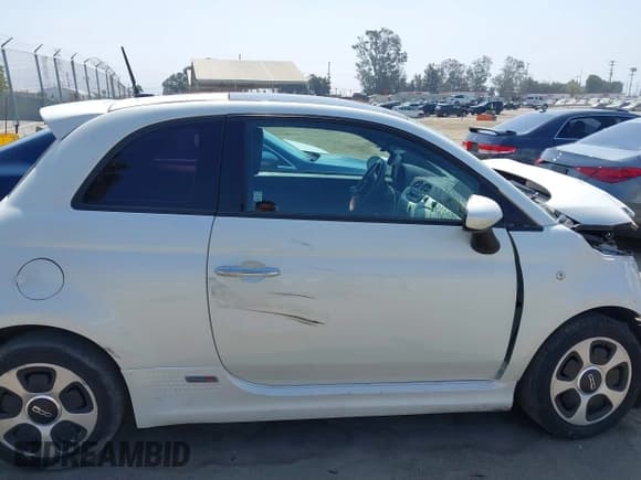 ✅ 2014 FIAT 500e • VIN: 3C3CFFGE6ET244850 • Lot: 42562038. Listed on IAAI with 90,770 mi. Free auction sales archive from the USA and detailed vehicle history report at DreamBid. Image 13.