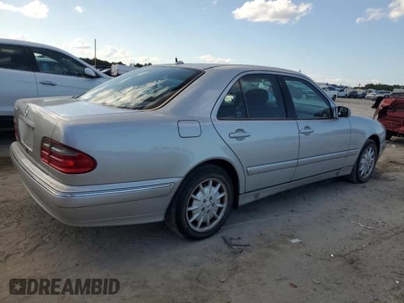 ✅ 2001 Mercedes-Benz E 320 • VIN: WDBJF65J41B243029 • Лот: 81747145. Опубликован ранее на Copart с пробегом 161 383 миль. Бесплатный доступ к архиву аукционных продаж из США и подробный отчёт об истории автомобиля на DreamBid. Изображение 3.