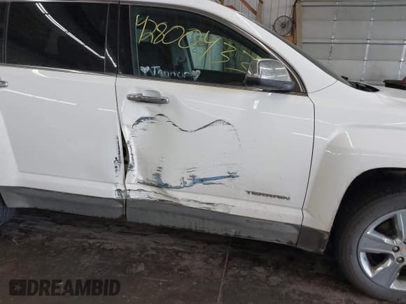 ✅ 2015 GMC Terrain SLE • VIN: 2GKFLWE37F6411696 • Lot: 42800433. Wystawiony na IAAI z przebiegiem 157 268 mil. Bezpłatny archiwum sprzedaży aukcyjnych z USA i szczegółowy raport historii pojazdu na DreamBid. Zdjęcie 6.