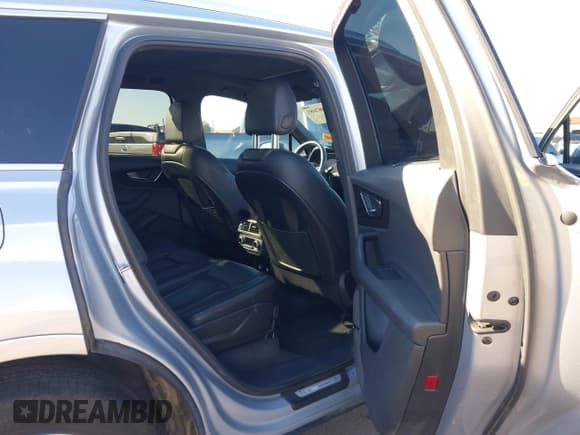 ✅ 2019 Audi Q7 Prestige • VIN: WA1VAAF7XKD012210 • Lot: 43487089. Listed on IAAI with 84,887 mi. Free auction sales archive from the USA and detailed vehicle history report at DreamBid. Image 8.