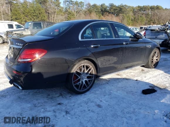 ✅ 2019 Mercedes-Benz E 63 S AMG • VIN: WDDZF8KB9KA569581 • Lot: 41450995. Wystawiony na Copart z przebiegiem 31 020 mil. Bezpłatny archiwum sprzedaży aukcyjnych z USA i szczegółowy raport historii pojazdu na DreamBid. Zdjęcie 3.