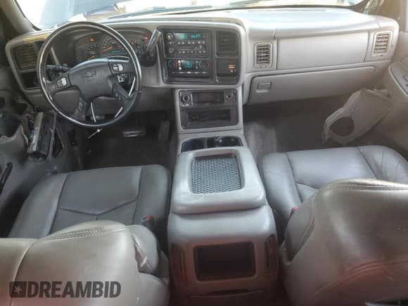 ✅ 2004 Chevrolet Silverado 1500 LS • VIN: 2GCEC19T441221823 • Lot: 90898935. Wystawiony na Copart z przebiegiem 241 158 mil. Bezpłatny archiwum sprzedaży aukcyjnych z USA i szczegółowy raport historii pojazdu na DreamBid. Zdjęcie 8.