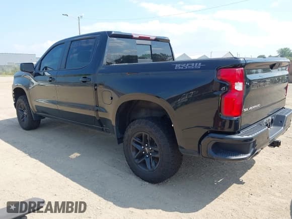 ✅ 2021 Chevrolet Silverado 1500 LT Trail Boss • VIN: 3GCPYFEL8MG141705 • Lot: 42914784. Wystawiony na IAAI z przebiegiem 40 543 mil. Bezpłatny archiwum sprzedaży aukcyjnych z USA i szczegółowy raport historii pojazdu na DreamBid. Zdjęcie 3.