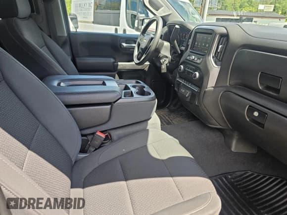 ✅ 2022 Chevrolet Silverado 1500 Custom • VIN: 3GCPYBEK5NG111420 • Lot: 58735745. Wystawiony na Copart z przebiegiem 118 861 mil. Bezpłatny archiwum sprzedaży aukcyjnych z USA i szczegółowy raport historii pojazdu na DreamBid. Zdjęcie 5.