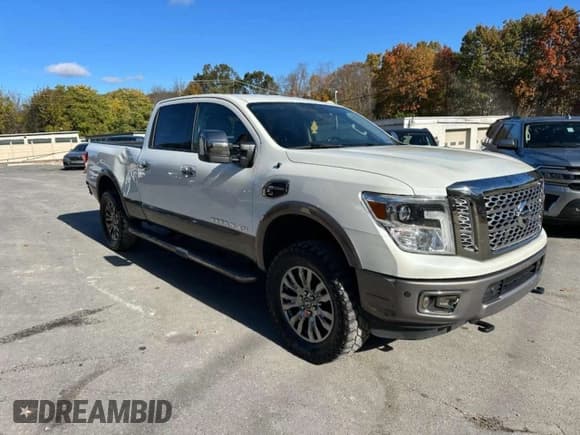 ✅ 2018 Nissan Titan Pro-4X • VIN: 1N6BA1F44JN526705 • Lot: 90614775. Wystawiony na Copart z przebiegiem 136 762 mil. Bezpłatny archiwum sprzedaży aukcyjnych z USA i szczegółowy raport historii pojazdu na DreamBid. Zdjęcie 4.