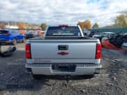 ✅ 2017 Chevrolet Silverado 1500 LT • VIN: 1GCVKREH3HZ375648 • Lot: 43584035. Wystawiony na IAAI z przebiegiem 68 146 mil. Bezpłatny archiwum sprzedaży aukcyjnych z USA i szczegółowy raport historii pojazdu na DreamBid. Zdjęcie 17.