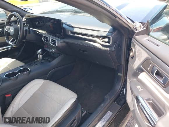 ✅ 2024 Ford Mustang GT Premium • VIN: 1FAGP8FF8R5120171 • Лот: 43015290. Опубликован ранее на IAAI с пробегом 35 051 миль. Бесплатный доступ к архиву аукционных продаж из США и подробный отчёт об истории автомобиля на DreamBid. Изображение 5.