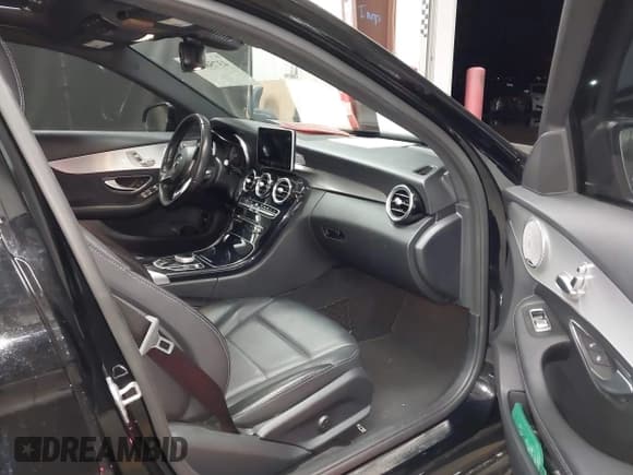 ✅ 2018 Mercedes-Benz C 300 • VIN: 55SWF4JB0JU258245 • Lot: 43756875. Wystawiony na IAAI z przebiegiem 65 287 mil. Bezpłatny archiwum sprzedaży aukcyjnych z USA i szczegółowy raport historii pojazdu na DreamBid. Zdjęcie 5.