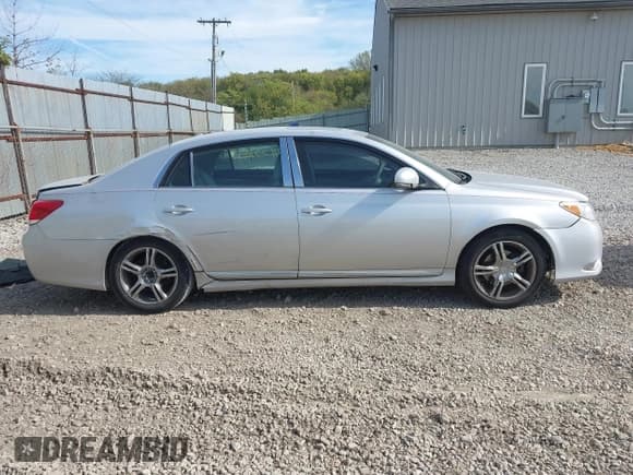 ✅ 2011 Toyota Avalon • VIN: 4T1BK3DB8BU401044 • Lot: 43462710. Wystawiony na IAAI z przebiegiem 143 329 mil. Bezpłatny archiwum sprzedaży aukcyjnych z USA i szczegółowy raport historii pojazdu na DreamBid. Zdjęcie 13.