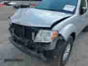 2014 Nissan Frontier Desert Runner z VIN 1N6AD0ER0EN733673, wystawiony jako IAAI lot #43260104 z przebiegiem 163 382 mil mil oraz . Historia ofert i sprzedaży dostępna na DreamBid. Obrazek 18.