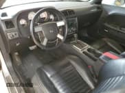 ✅ 2009 Dodge Challenger R/T • VIN: 2B3LJ54T89H617152 • Lot: 43957805. Wystawiony na Copart z przebiegiem 215 445 mil. Bezpłatny archiwum sprzedaży aukcyjnych z USA i szczegółowy raport historii pojazdu na DreamBid. Zdjęcie 8.