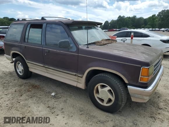 ✅ 1994 Ford Explorer Eddie Bauer • VIN: 1FMDU32X8RUB49646 • Lot: 85906804. Listed on Copart with 11,802 mi. Free auction sales archive from the USA and detailed vehicle history report at DreamBid. Image 4.