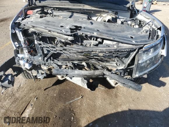 ✅ 2015 Chevrolet Suburban LT • VIN: 1GNSKJKC0FR742233 • Lot: 77456064. Wystawiony na Copart z przebiegiem 188 186 mil. Bezpłatny archiwum sprzedaży aukcyjnych z USA i szczegółowy raport historii pojazdu na DreamBid. Zdjęcie 13.