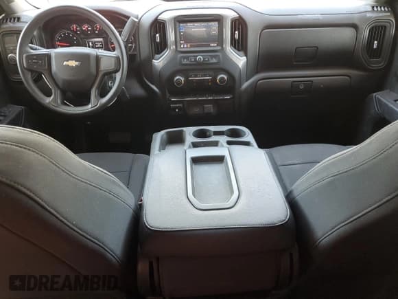 ✅ 2020 Chevrolet Silverado 1500 Custom • VIN: 1GCRWBEF3LZ159335 • Lot: 67791125. Wystawiony na Copart z przebiegiem 97 665 mil. Bezpłatny archiwum sprzedaży aukcyjnych z USA i szczegółowy raport historii pojazdu na DreamBid. Zdjęcie 8.