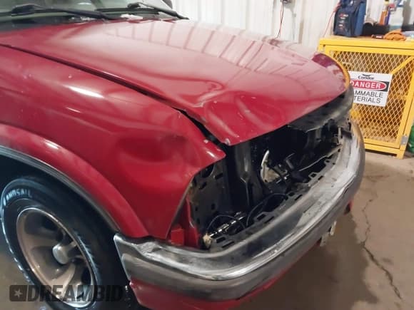 ✅ 2002 Chevrolet S-10 LS • VIN: 1GCCS19W428193679 • Лот: 41388582. Опубликован ранее на IAAI с пробегом 122 880 миль. Бесплатный доступ к архиву аукционных продаж из США и подробный отчёт об истории автомобиля на DreamBid. Изображение 17.