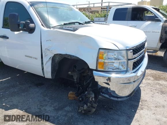 ✅ 2012 Chevrolet Silverado 2500HD Work Truck • VIN: 1GB0CVCG0CF157255 • Lot: 42449760. Wystawiony na IAAI z przebiegiem 108 103 mil. Bezpłatny archiwum sprzedaży aukcyjnych z USA i szczegółowy raport historii pojazdu na DreamBid. Zdjęcie 6.
