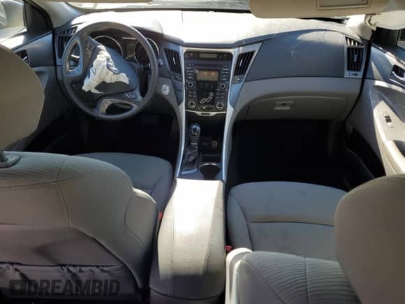 2013 Hyundai Sonata с VIN KMHEC4A43DA099379, выставлен на аукционе Copart как лот 82406355 с пробегом Не указан миль и Списание • Salvage title. История ставок и продаж доступна на DreamBid. Изображение 8.