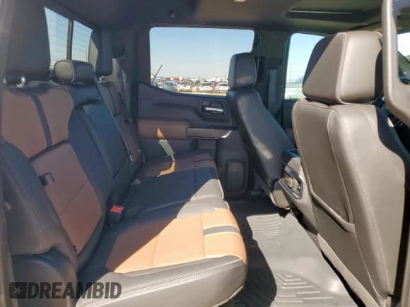 ✅ 2021 Chevrolet Silverado 1500 High Country • VIN: 3GCPWFED3MG351899 • Lot: 90672735. Wystawiony na Copart z przebiegiem 83 678 mil. Bezpłatny archiwum sprzedaży aukcyjnych z USA i szczegółowy raport historii pojazdu na DreamBid. Zdjęcie 10.