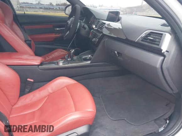 ✅ 2016 BMW M3 • VIN: WBS8M9C5XG5E68359 • Lot: 43751764. Wystawiony na IAAI z przebiegiem 82 071 mil. Bezpłatny archiwum sprzedaży aukcyjnych z USA i szczegółowy raport historii pojazdu na DreamBid. Zdjęcie 5.