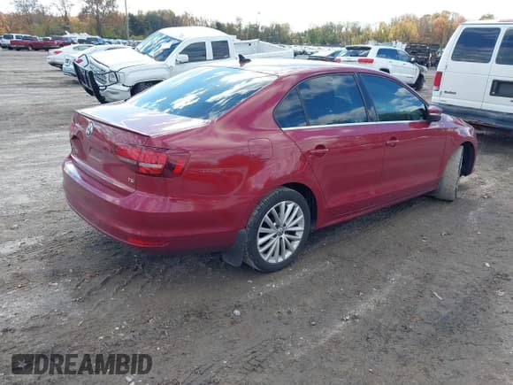 ✅ 2016 Volkswagen Jetta SEL • VIN: 3VWL17AJ3GM319911 • Lot: 43580764. Wystawiony na IAAI z przebiegiem 81 793 mil. Bezpłatny archiwum sprzedaży aukcyjnych z USA i szczegółowy raport historii pojazdu na DreamBid. Zdjęcie 4.