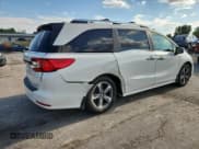 ✅ 2018 Honda Odyssey Touring • VIN: 5FNRL6H88JB027123 • Lot: 85131975. Wystawiony na Copart z przebiegiem 116 711 mil. Bezpłatny archiwum sprzedaży aukcyjnych z USA i szczegółowy raport historii pojazdu na DreamBid. Zdjęcie 3.