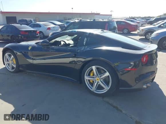 ✅ 2017 Ferrari F12 • VIN: ZFF74UFA8H0220199 • Лот: 43496503. Опубликован ранее на IAAI с пробегом Не указан. Бесплатный доступ к архиву аукционных продаж из США и подробный отчёт об истории автомобиля на DreamBid. Изображение 13.