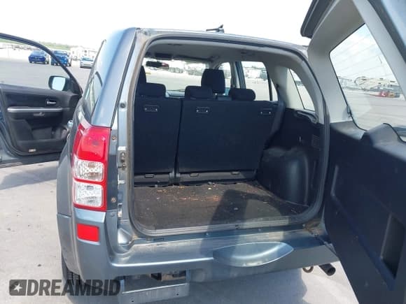 ✅ 2006 Suzuki Grand Vitara • VIN: JS3TE941564103262 • Lot: 43034358. Wystawiony na IAAI z przebiegiem 183 728 mil. Bezpłatny archiwum sprzedaży aukcyjnych z USA i szczegółowy raport historii pojazdu na DreamBid. Zdjęcie 18.