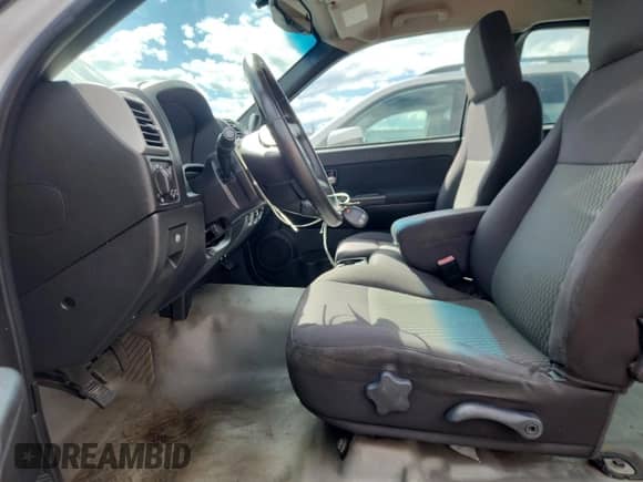 2011 Chevrolet Colorado Work Truck z VIN 1GCESBFE7B8138783, wystawiony jako Copart lot #70294125 z przebiegiem 202 755 mil mil oraz Czysty tytuł • Clean title. Historia ofert i sprzedaży dostępna na DreamBid. Obrazek 7.