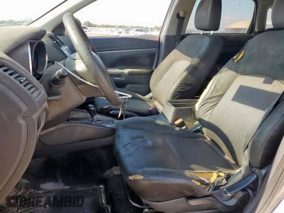 2019 Mitsubishi Outlander ES z VIN JA4AP3AU2KU002289, wystawiony jako Copart lot #84837555 z przebiegiem 194 323 mil mil oraz Czysty tytuł • Clean title. Historia ofert i sprzedaży dostępna na DreamBid. Obrazek 7.