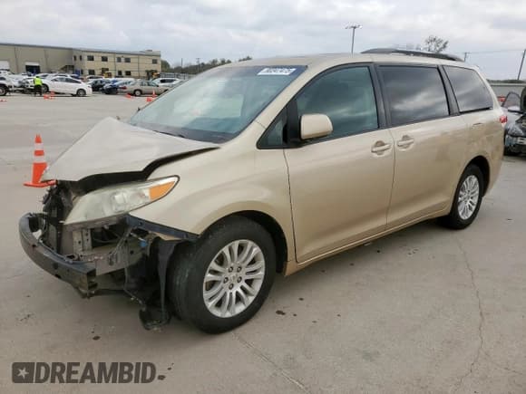 ✅ 2011 Toyota Sienna XLE • VIN: 5TDYK3DC5BS047284 • Lot: 90347475. Wystawiony na Copart z przebiegiem 145 835 mil. Bezpłatny archiwum sprzedaży aukcyjnych z USA i szczegółowy raport historii pojazdu na DreamBid. Zdjęcie 1.