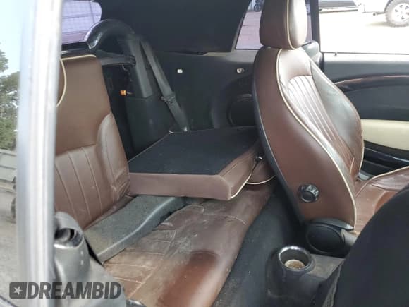 ✅ 2009 MINI Convertible • VIN: WMWMR33549TU95439 • Lot: 68101875. Wystawiony na Copart z przebiegiem 100 140 mil. Bezpłatny archiwum sprzedaży aukcyjnych z USA i szczegółowy raport historii pojazdu na DreamBid. Zdjęcie 10.