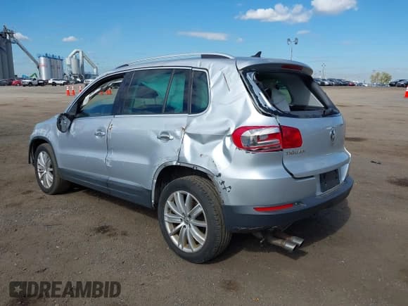 ✅ 2013 Volkswagen Tiguan S • VIN: WVGAV7AX3DW557803 • Lot: 43432288. Wystawiony na IAAI z przebiegiem 67 610 mil. Bezpłatny archiwum sprzedaży aukcyjnych z USA i szczegółowy raport historii pojazdu na DreamBid. Zdjęcie 6.