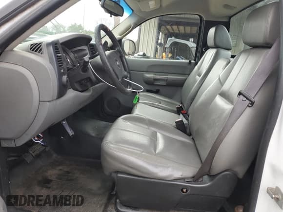 ✅ 2007 Chevrolet Silverado 2500HD Work Truck • VIN: 1GCHC24K27E577109 • Лот: 85469914. Опубликован ранее на Copart с пробегом 54 675 миль. Бесплатный доступ к архиву аукционных продаж из США и подробный отчёт об истории автомобиля на DreamBid. Изображение 7.