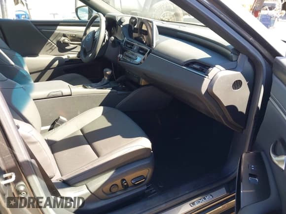 ✅ 2025 Lexus ES 300h • VIN: 58ADA1C12SU061763 • Лот: 43474067. Опубликован ранее на IAAI с пробегом 5 830 миль. Бесплатный доступ к архиву аукционных продаж из США и подробный отчёт об истории автомобиля на DreamBid. Изображение 5.