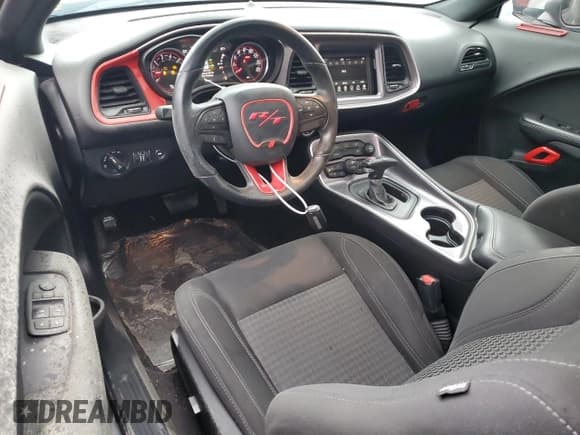 ✅ 2018 Dodge Challenger R/T • VIN: 2C3CDZBT8JH211655 • Lot: 86293584. Wystawiony na Copart z przebiegiem 61 667 mil. Bezpłatny archiwum sprzedaży aukcyjnych z USA i szczegółowy raport historii pojazdu na DreamBid. Zdjęcie 8.