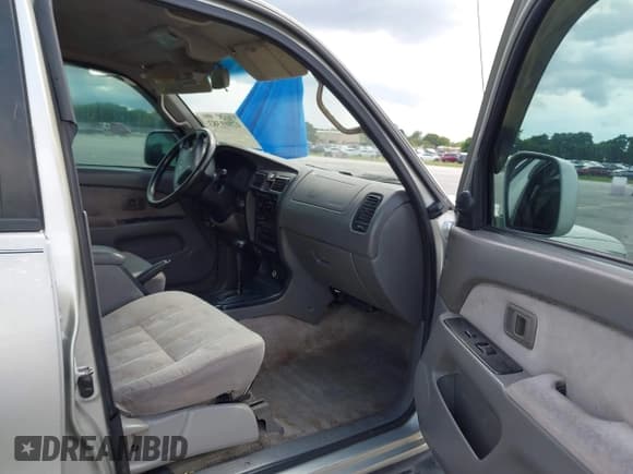 ✅ 2001 Toyota 4Runner SR5 • VIN: JT3GN86R010188772 • Lot: 42801383. Listed on IAAI with 347,033 mi. Free auction sales archive from the USA and detailed vehicle history report at DreamBid. Image 5.