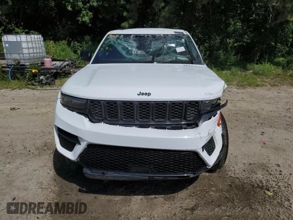 ✅ 2025 Jeep Grand Cherokee Altitude • VIN: 1C4RJHAG2S8657207 • Lot: 68435995. Wystawiony na Copart z przebiegiem 4 615 mil. Bezpłatny archiwum sprzedaży aukcyjnych z USA i szczegółowy raport historii pojazdu na DreamBid. Zdjęcie 5.