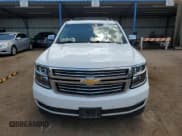 ✅ 2017 Chevrolet Suburban Premier • VIN: 1GNSKJKC6HR233346 • Lot: 61070024. Wystawiony na Copart z przebiegiem 81 467 mil. Bezpłatny archiwum sprzedaży aukcyjnych z USA i szczegółowy raport historii pojazdu na DreamBid. Zdjęcie 5.