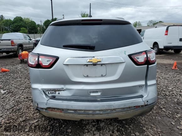 ✅ 2017 Chevrolet Traverse LT • VIN: 1GNKRGKD8HJ348701 • Lot: 55450334. Wystawiony na Copart z przebiegiem 92 522 mil. Bezpłatny archiwum sprzedaży aukcyjnych z USA i szczegółowy raport historii pojazdu na DreamBid. Zdjęcie 6.