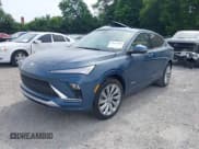 ✅ 2024 Buick Envista Avenir • VIN: KL47LCE29RB067841 • Lot: 42693505. Wystawiony na IAAI z przebiegiem 16 622 mil. Bezpłatny archiwum sprzedaży aukcyjnych z USA i szczegółowy raport historii pojazdu na DreamBid. Zdjęcie 2.